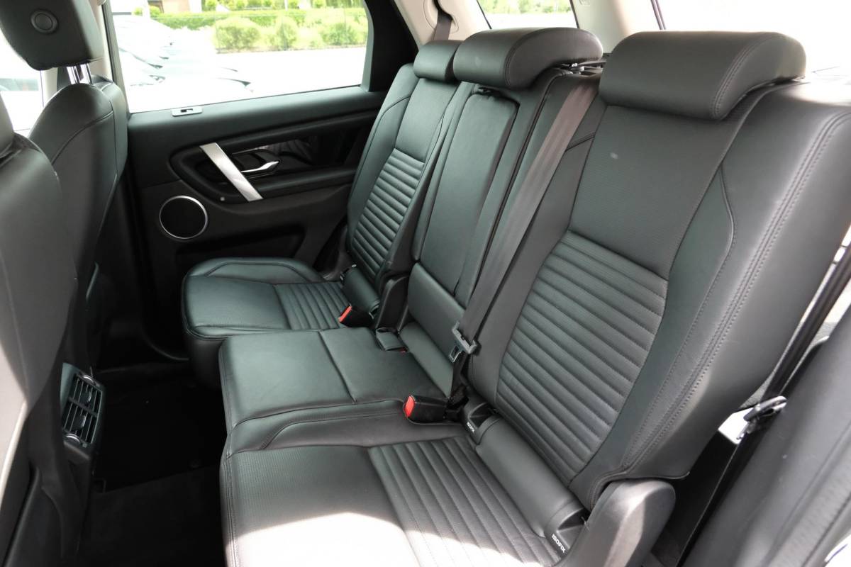 Land Rover Discovery Sport Land Rover Discovery Sport P300e 1.5 S 309 PK | 360 graden camera | Lederen bekleding | SOH 92,3% | Elektrische Stoelen | Navigatie | DAB