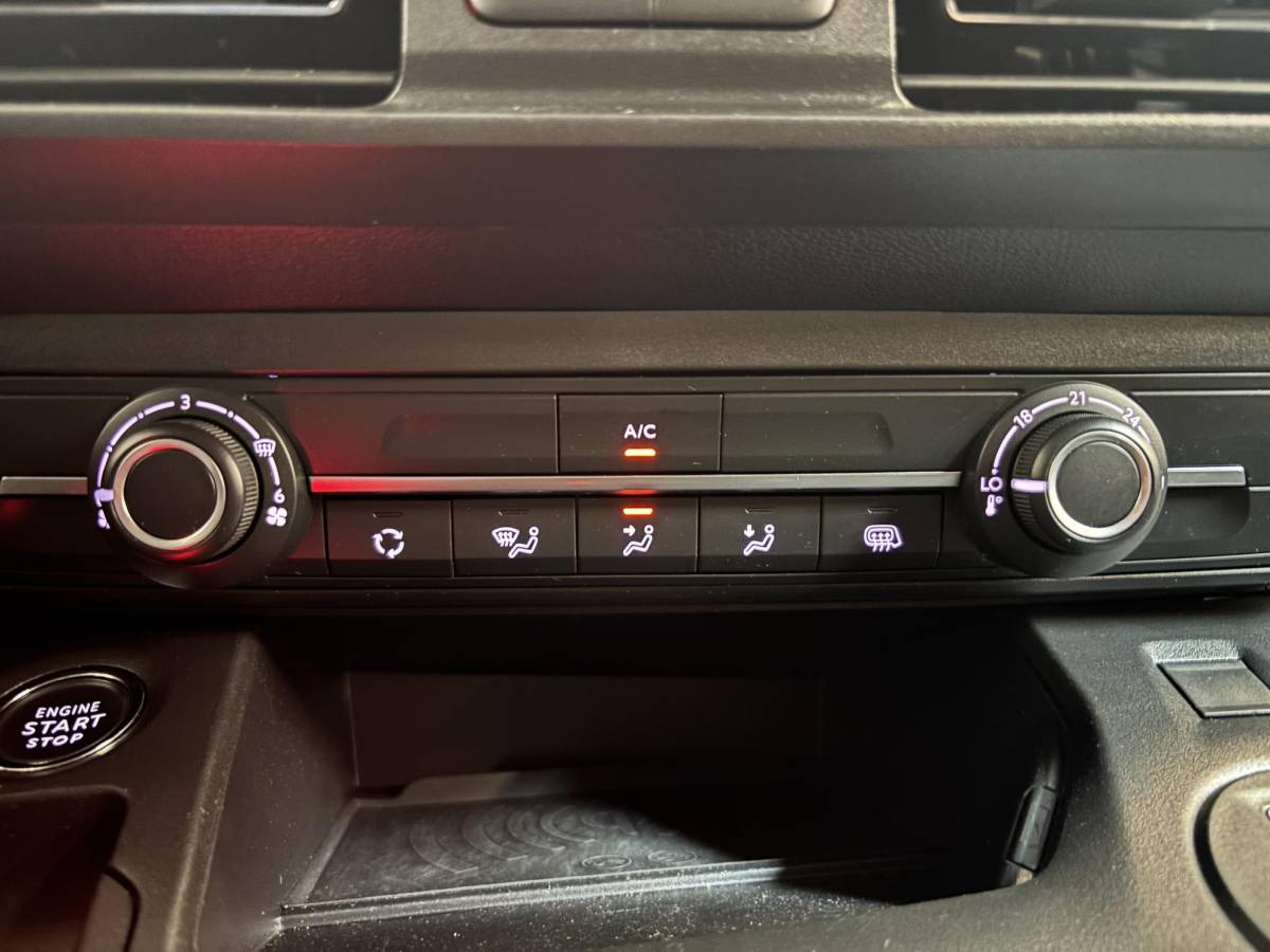 Peugeot Partner Peugeot Partner 1.5 HDI 130PK L1 130PK NIEUW MODEL Airco Cruise Control  LM velgen Navi Trekhaak PDC V&A Camera