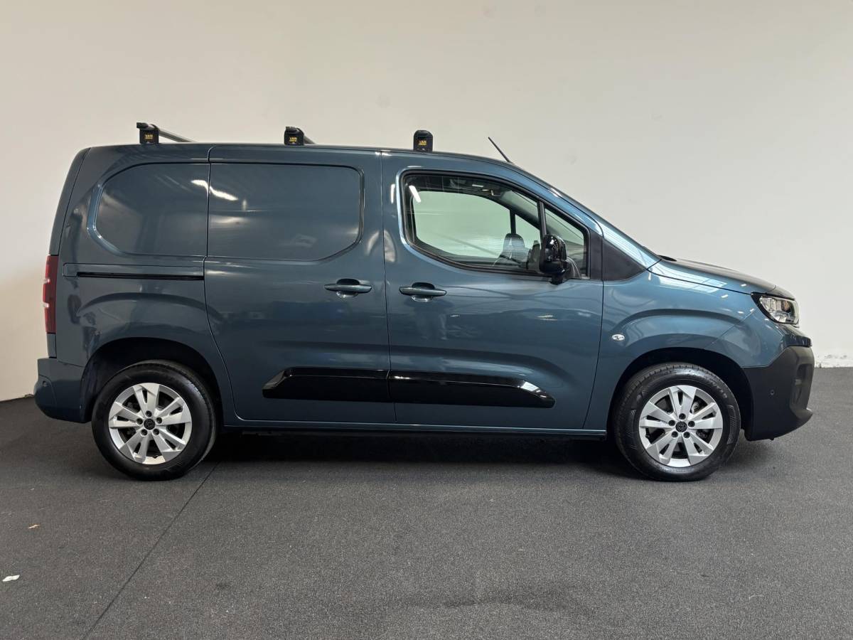 Peugeot Partner Peugeot Partner 1.5 HDI 130PK L1 130PK NIEUW MODEL Airco Cruise Control  LM velgen Navi Trekhaak PDC V&A Camera