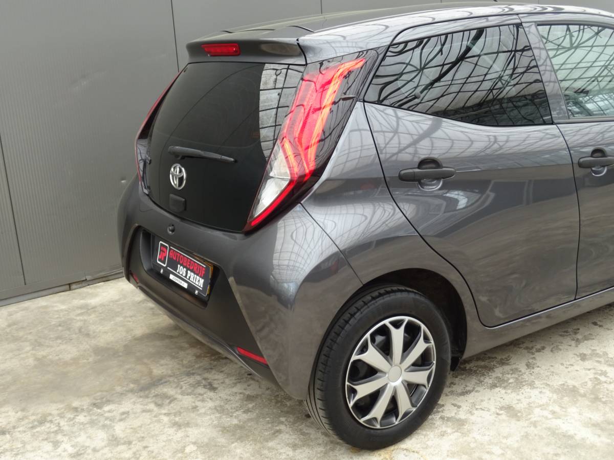 Toyota Aygo Toyota Aygo 1.0 VVT-i x-fun * EXTRA GETINT GLAS * VOLLE TANK !!