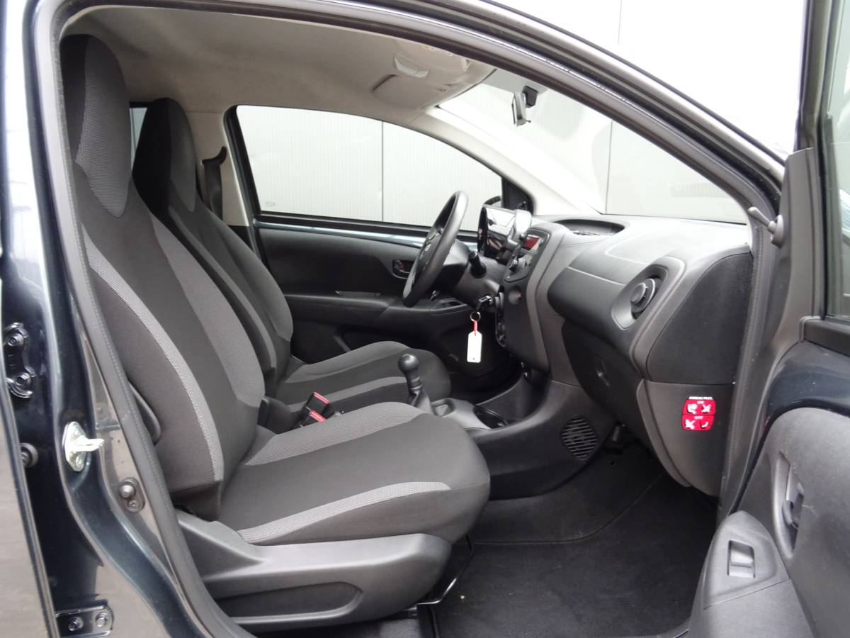 Toyota Aygo Toyota Aygo 1.0 VVT-i x-fun * EXTRA GETINT GLAS * VOLLE TANK !!