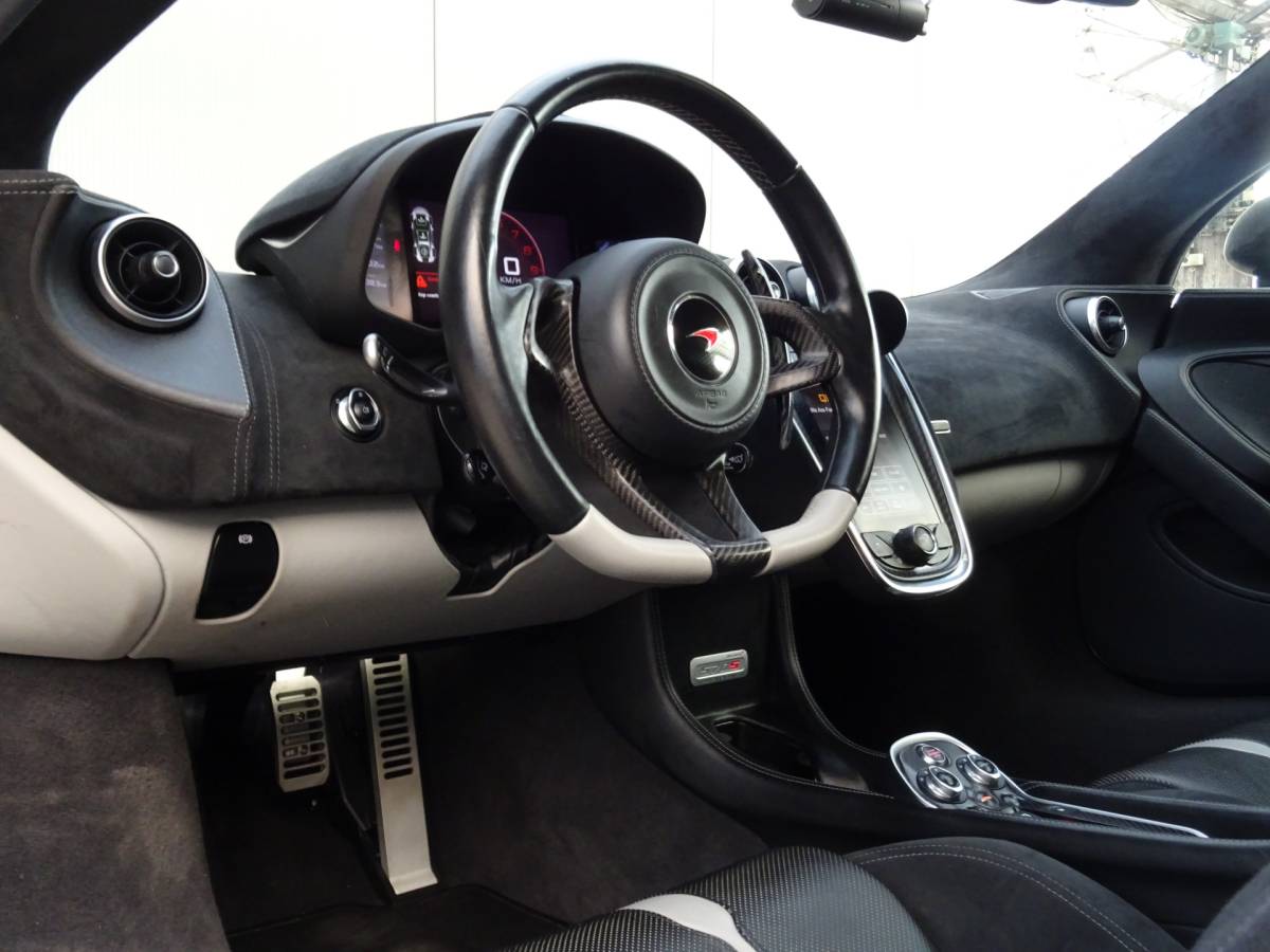 McLaren 570S McLaren 570S 570S * DEALER ONDERH. * CARPLAY * KERAMISCH !!