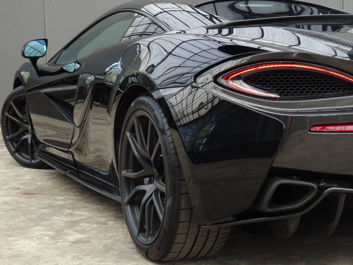 McLaren 570S McLaren 570S 570S * DEALER ONDERH. * CARPLAY * KERAMISCH !!