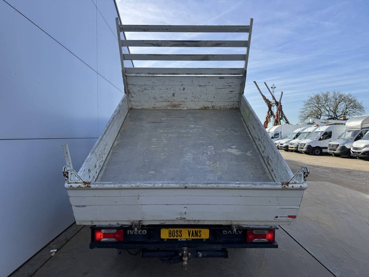 Iveco Daily Iveco Daily 35C14 2.3 Kipper Dubbele Cabine Dubbellucht 3,5t Trekhaak 6 Stoelen Airco Cruise Control Benne Tipper