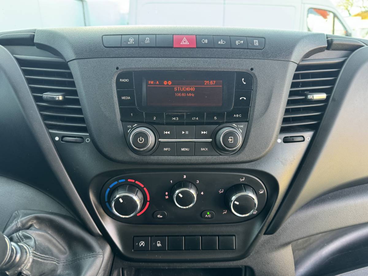 Iveco Daily Iveco Daily 35C14 2.3 Kipper Dubbele Cabine Dubbellucht 3,5t Trekhaak 6 Stoelen Airco Cruise Control Benne Tipper