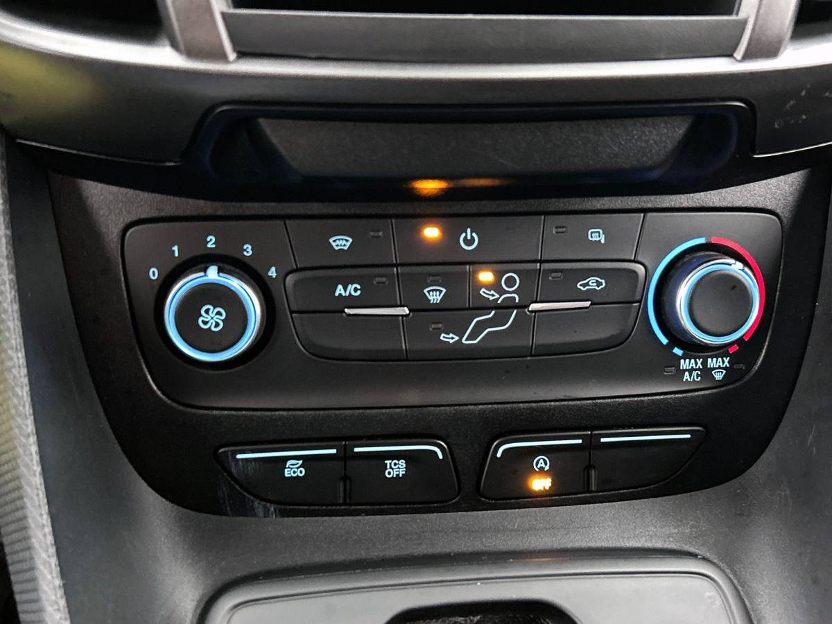 Ford Transit Connect Ford Transit Connect 1.5 EcoBlue Automaat L2 Trend Navigatie Airco Parkeersensoren achter Cruise Control 3Zits Camera DAB+