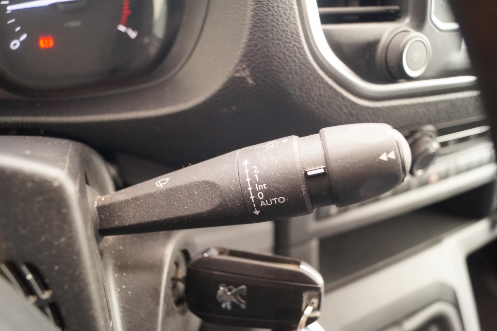 Peugeot Expert Peugeot Expert 1.5 BlueHDI Standard Premium -NAVI-AIRCO-TREKHAAK-