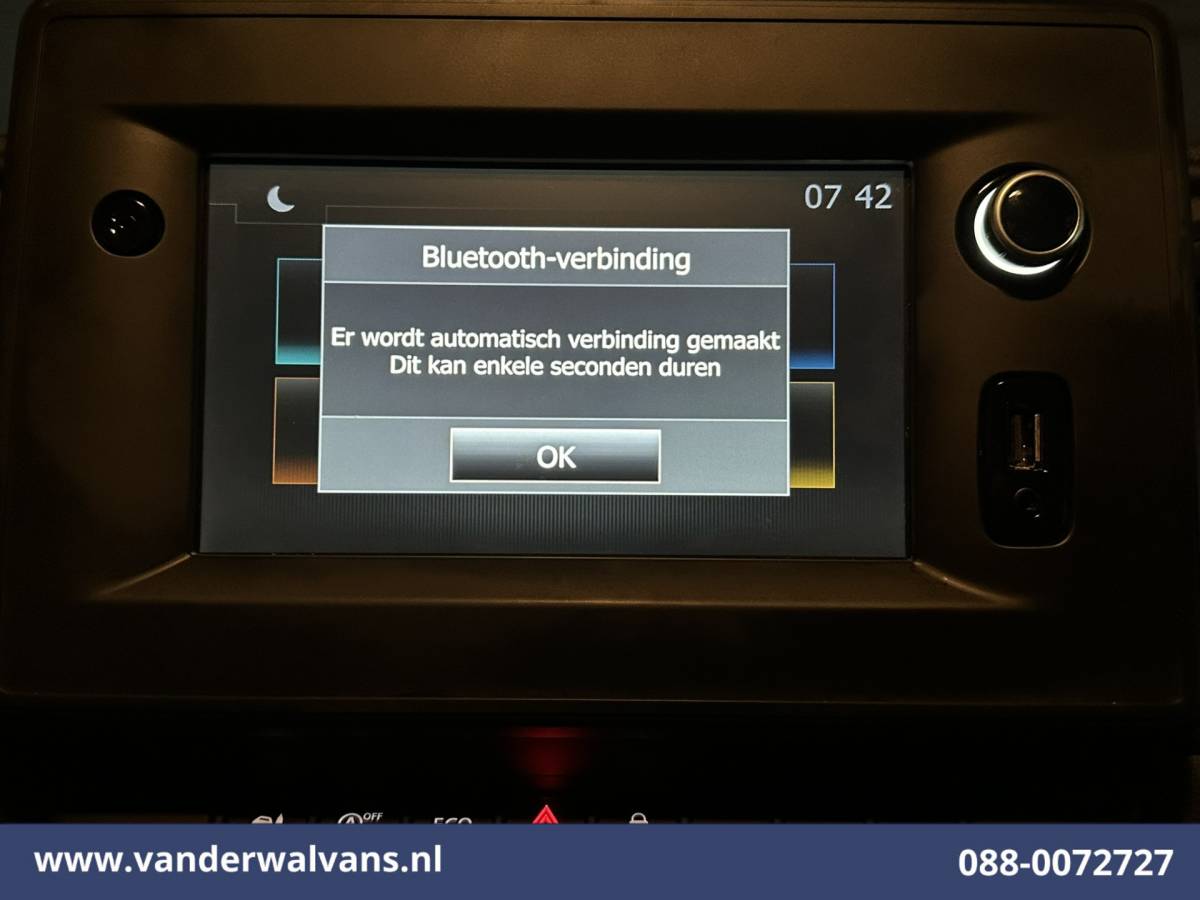 Renault Master Renault Master 2.3 dCi 146pk Bakwagen 222cm Hoog Laadklep Euro6 Airco | Camera | Navigatie | LED | 983kg Laadvermogen Cruisecontrol, Bijrijdersbank