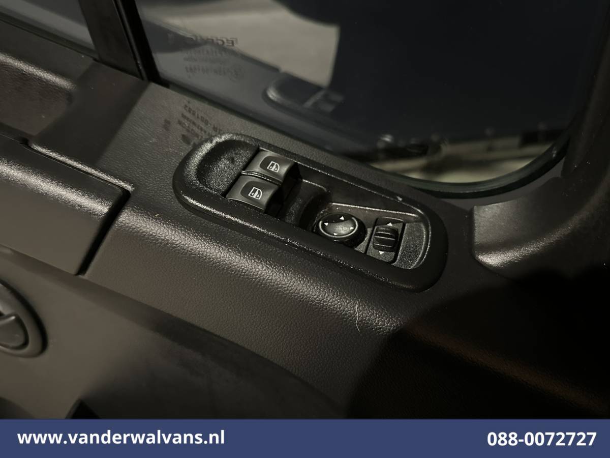 Renault Master Renault Master 2.3 dCi 146pk Bakwagen 222cm Hoog Laadklep Euro6 Airco | Camera | Navigatie | LED | 983kg Laadvermogen Cruisecontrol, Bijrijdersbank