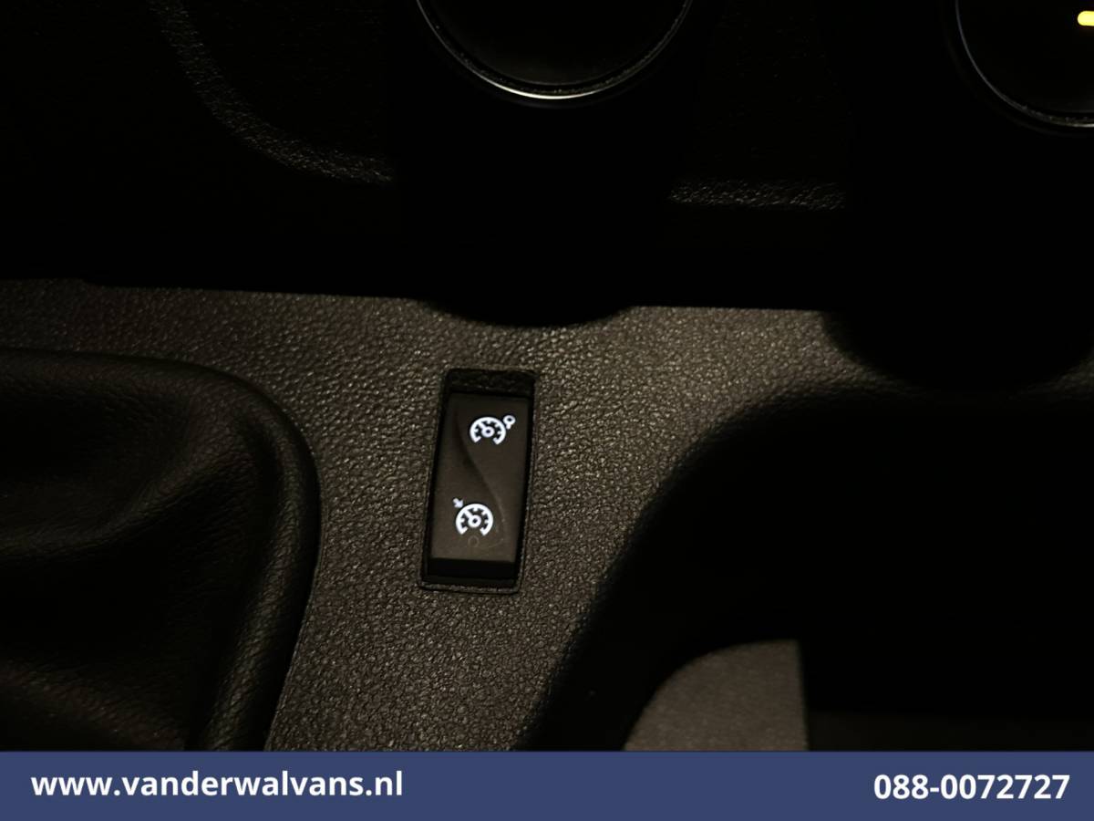 Renault Master Renault Master 2.3 dCi 146pk Bakwagen 222cm Hoog Laadklep Euro6 Airco | Camera | Navigatie | LED | 983kg Laadvermogen Cruisecontrol, Bijrijdersbank
