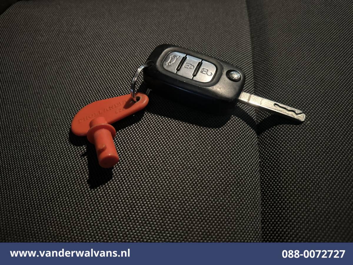 Renault Master Renault Master 2.3 dCi 146pk Bakwagen 222cm Hoog Laadklep Euro6 Airco | Camera | Navigatie | LED | 983kg Laadvermogen Cruisecontrol, Bijrijdersbank
