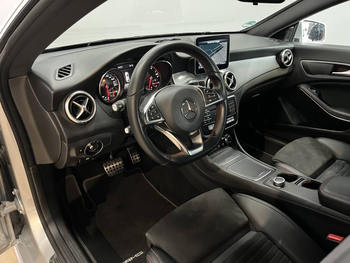 Mercedes-Benz CLA Mercedes-Benz CLA-klasse 180 Business Solution AMG Line | Airco ECC | LED | Navigatie | Stoelverwarming | Camera | 18″ velgen | Isofix | NAP |