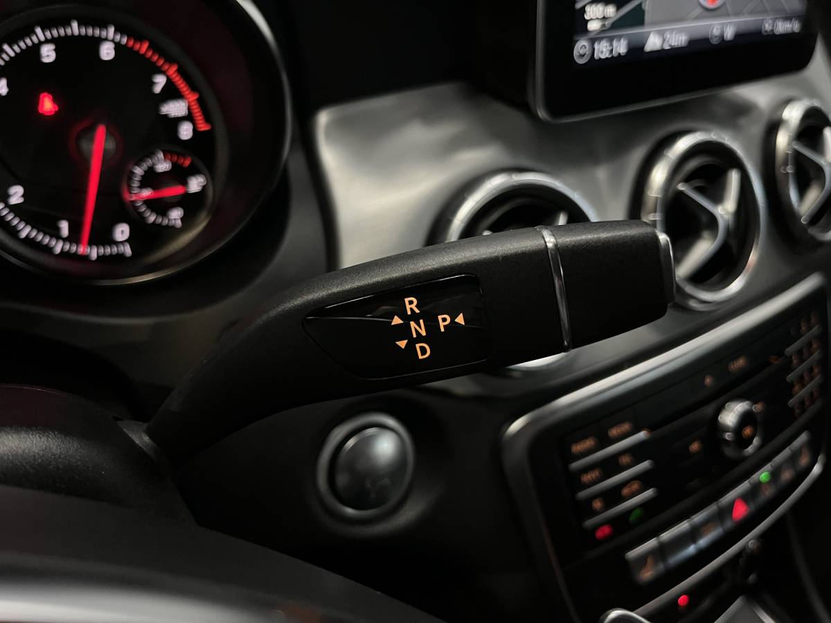 Mercedes-Benz CLA Mercedes-Benz CLA-klasse 180 Business Solution AMG Line | Airco ECC | LED | Navigatie | Stoelverwarming | Camera | 18″ velgen | Isofix | NAP |
