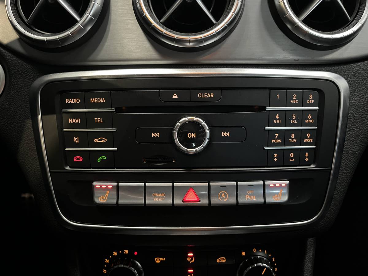 Mercedes-Benz CLA Mercedes-Benz CLA-klasse 180 Business Solution AMG Line | Airco ECC | LED | Navigatie | Stoelverwarming | Camera | 18″ velgen | Isofix | NAP |