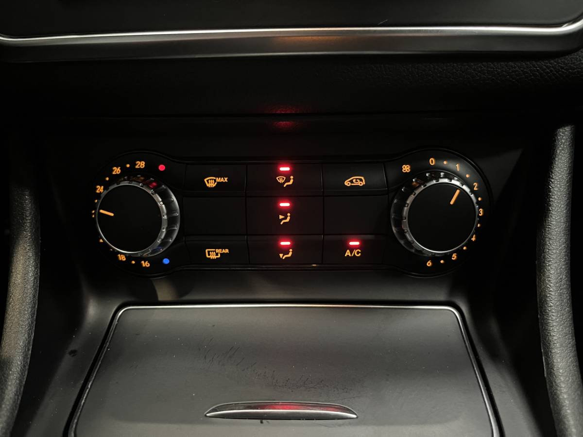 Mercedes-Benz CLA Mercedes-Benz CLA-klasse 180 Business Solution AMG Line | Airco ECC | LED | Navigatie | Stoelverwarming | Camera | 18″ velgen | Isofix | NAP |