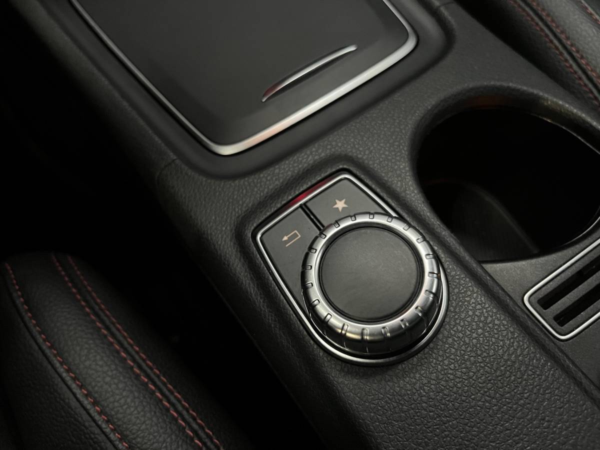 Mercedes-Benz CLA Mercedes-Benz CLA-klasse 180 Business Solution AMG Line | Airco ECC | LED | Navigatie | Stoelverwarming | Camera | 18″ velgen | Isofix | NAP |