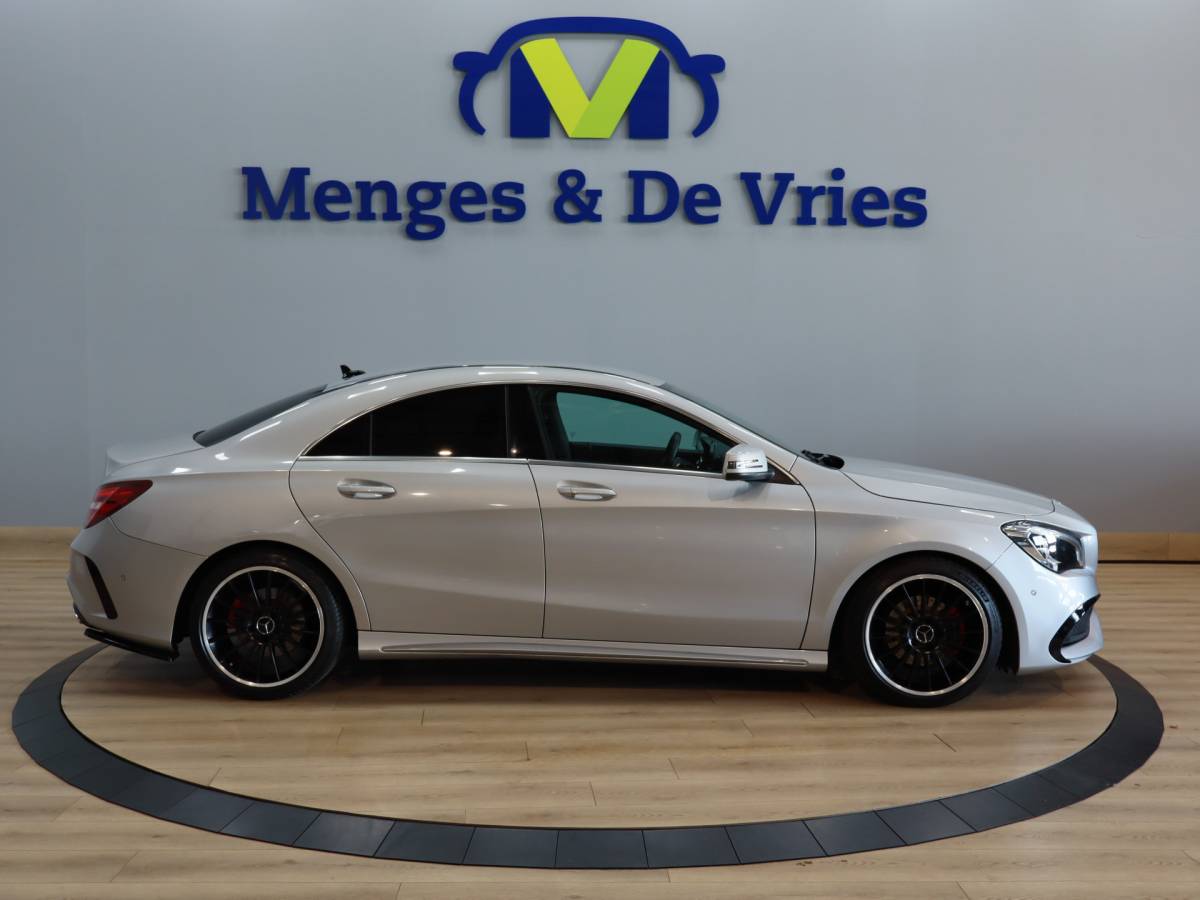 Mercedes-Benz CLA Mercedes-Benz CLA-klasse 180 Business Solution AMG Line | Airco ECC | LED | Navigatie | Stoelverwarming | Camera | 18″ velgen | Isofix | NAP |