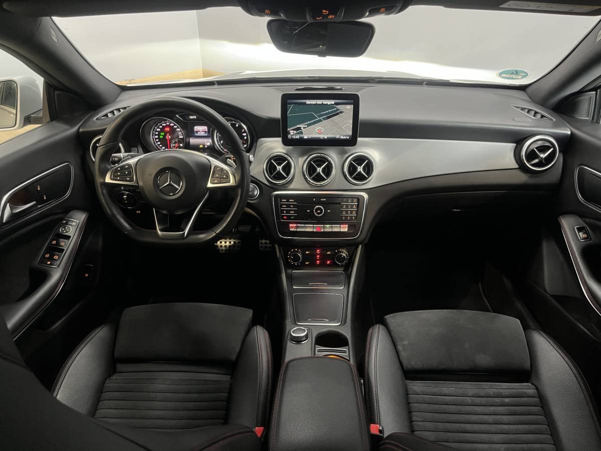 Mercedes-Benz CLA Mercedes-Benz CLA-klasse 180 Business Solution AMG Line | Airco ECC | LED | Navigatie | Stoelverwarming | Camera | 18″ velgen | Isofix | NAP |