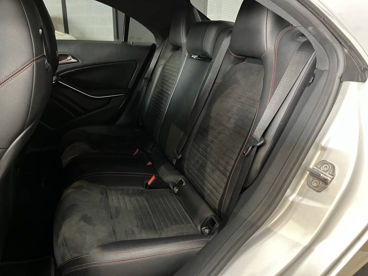 Mercedes-Benz CLA Mercedes-Benz CLA-klasse 180 Business Solution AMG Line | Airco ECC | LED | Navigatie | Stoelverwarming | Camera | 18″ velgen | Isofix | NAP |