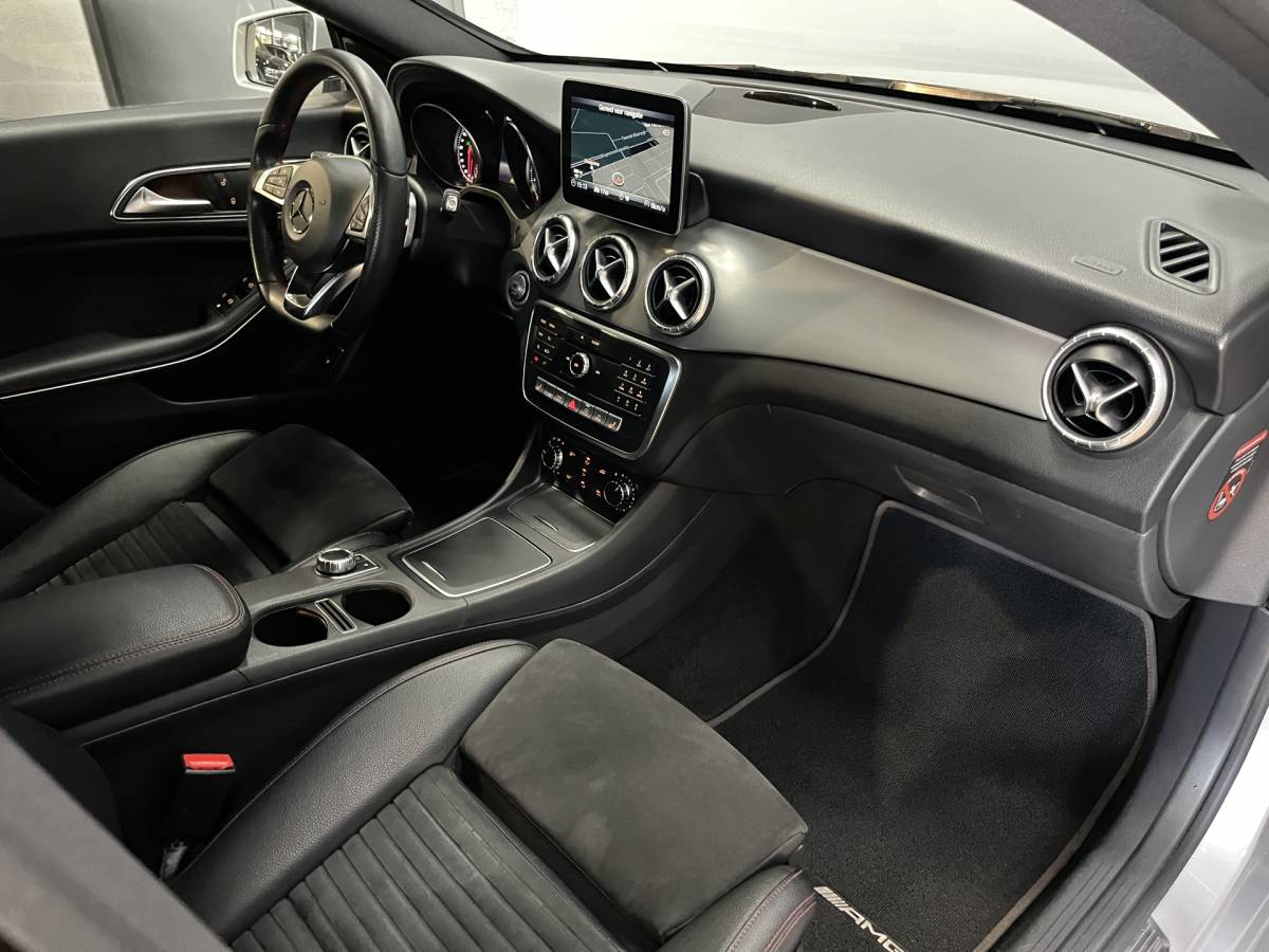 Mercedes-Benz CLA Mercedes-Benz CLA-klasse 180 Business Solution AMG Line | Airco ECC | LED | Navigatie | Stoelverwarming | Camera | 18″ velgen | Isofix | NAP |