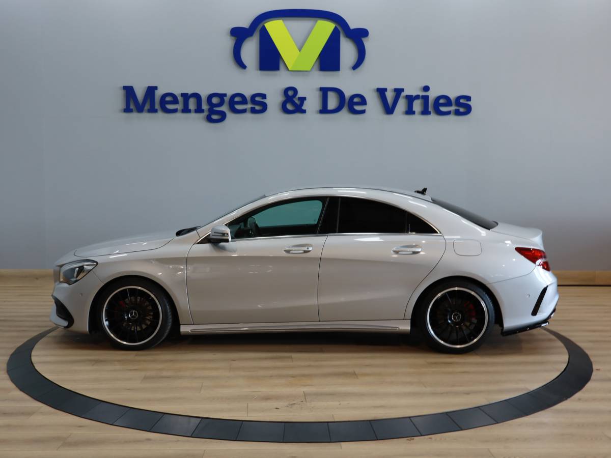 Mercedes-Benz CLA Mercedes-Benz CLA-klasse 180 Business Solution AMG Line | Airco ECC | LED | Navigatie | Stoelverwarming | Camera | 18″ velgen | Isofix | NAP |