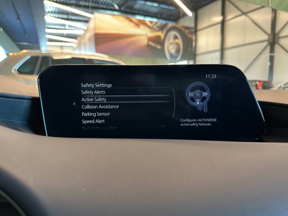Mazda 3 Mazda 3 2.0 e-SkyActiv-G M Hybrid 122 COMFORT-uitv|NAVIGATIE|CLIMA AIRCO|ADAPTIVE CRUISE CONTROL|LM-VELG|HEAD UP DISPLAY|XENON