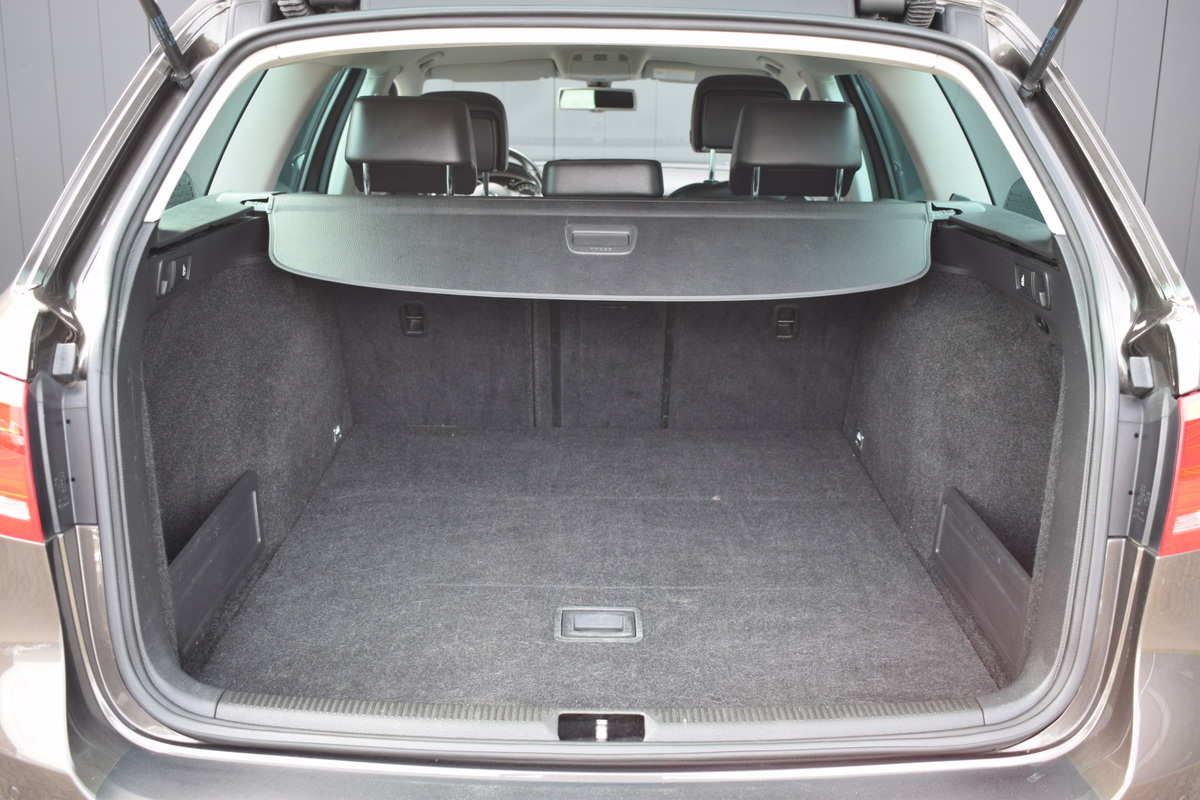 Volkswagen Passat Volkswagen Passat Variant 1.4 TSi Automaat Highline  Executive Line Zwart Leder | Full Map Navi | Telefonie | Sportstoelen | Trekhaak