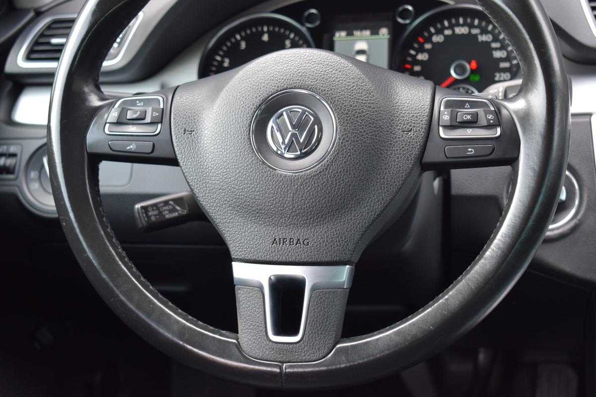 Volkswagen Passat Volkswagen Passat Variant 1.4 TSi Automaat Highline  Executive Line Zwart Leder | Full Map Navi | Telefonie | Sportstoelen | Trekhaak