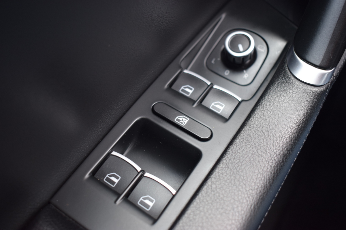 Volkswagen Passat Volkswagen Passat Variant 1.4 TSi Automaat Highline  Executive Line Zwart Leder | Full Map Navi | Telefonie | Sportstoelen | Trekhaak
