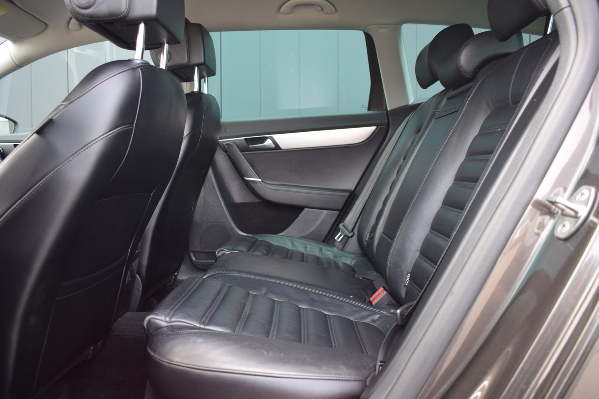 Volkswagen Passat Volkswagen Passat Variant 1.4 TSi Automaat Highline  Executive Line Zwart Leder | Full Map Navi | Telefonie | Sportstoelen | Trekhaak