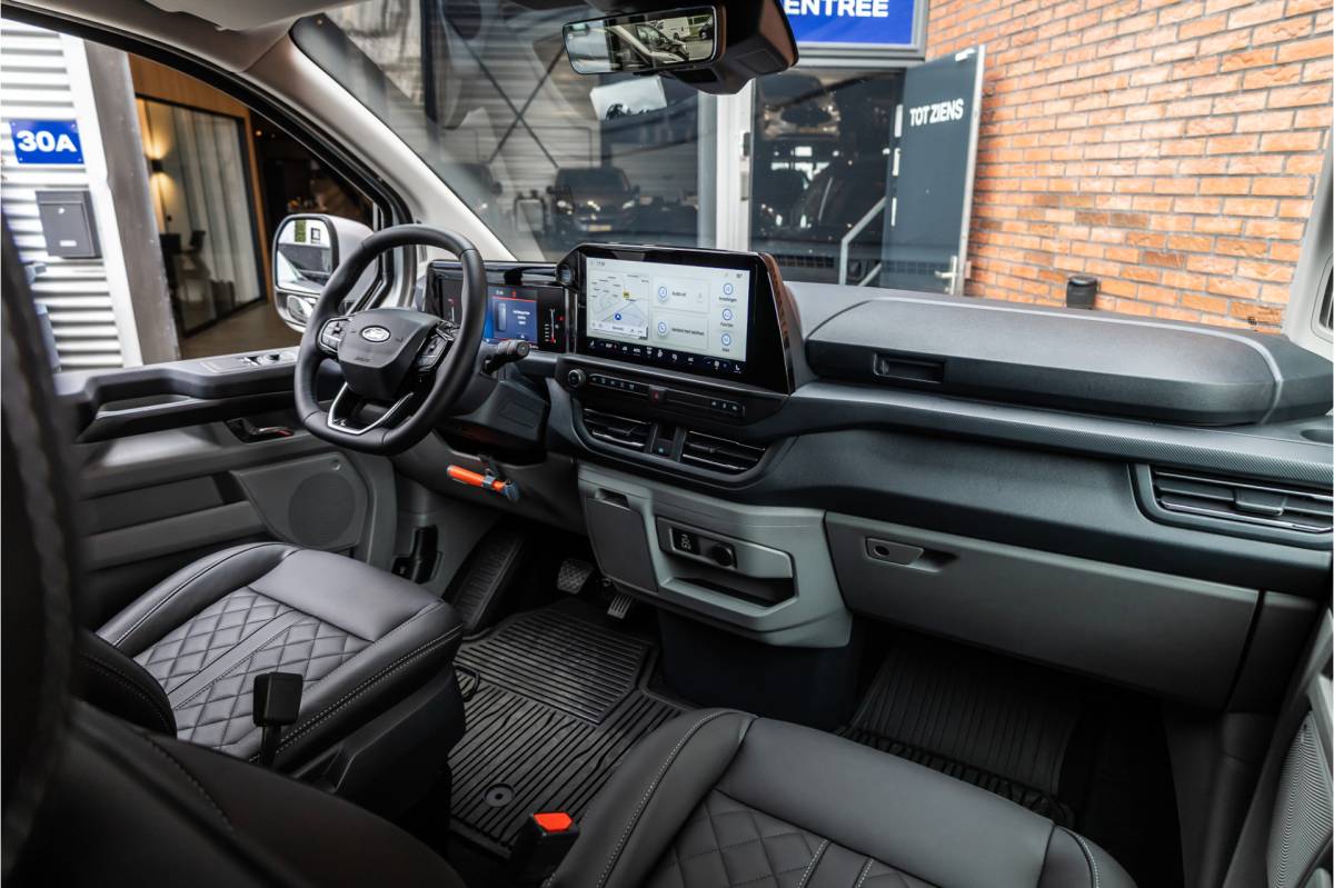 Ford Transit Custom Ford Transit Custom 300 2.0 TDCI L2H1 Limited DC | BPM VRIJ | Dubbel Cabine | Elec schuifdeuren | ACC | Blind Spot | 360 Camera | CarPlay | Navigatie | Stoelverwarming | 5-Zitter | BPM Vrij