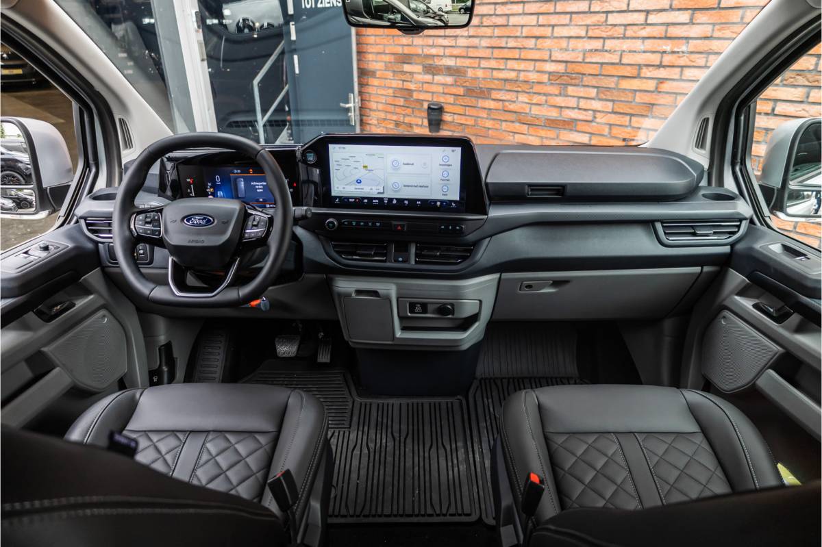 Ford Transit Custom Ford Transit Custom 300 2.0 TDCI L2H1 Limited DC | BPM VRIJ | Dubbel Cabine | Elec schuifdeuren | ACC | Blind Spot | 360 Camera | CarPlay | Navigatie | Stoelverwarming | 5-Zitter | BPM Vrij
