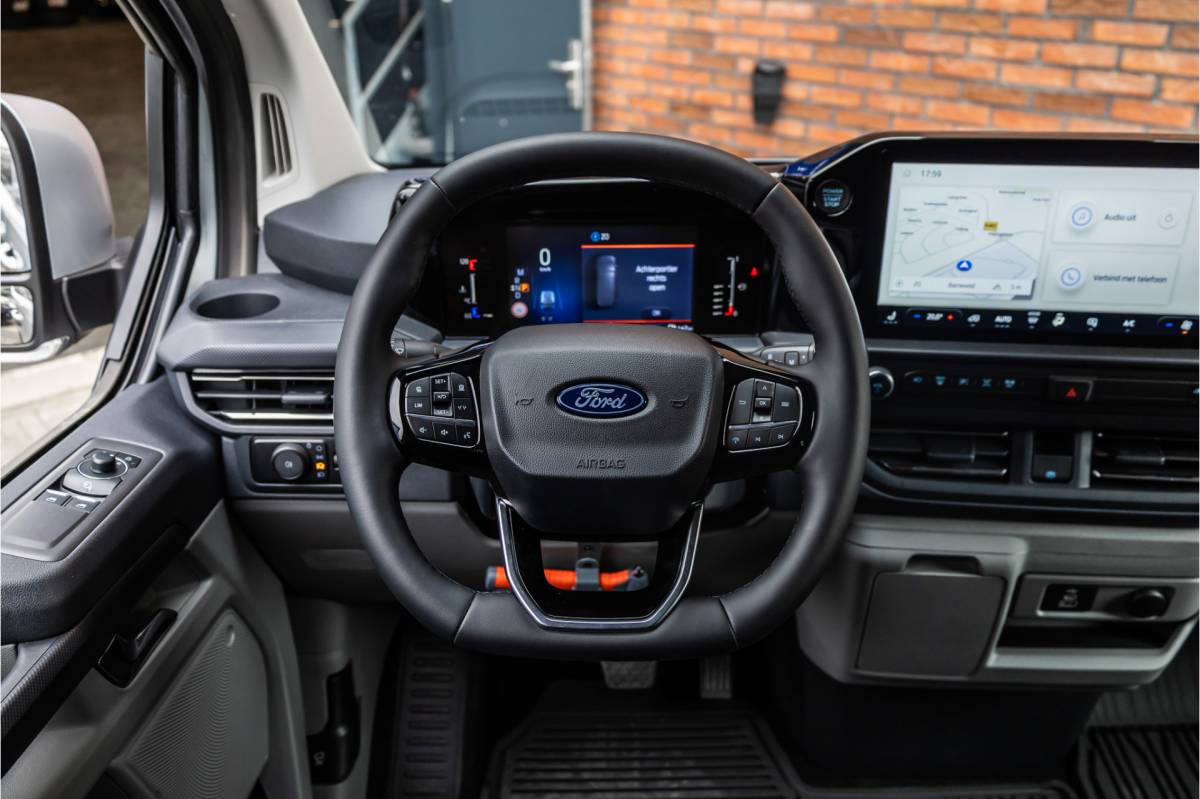 Ford Transit Custom Ford Transit Custom 300 2.0 TDCI L2H1 Limited DC | BPM VRIJ | Dubbel Cabine | Elec schuifdeuren | ACC | Blind Spot | 360 Camera | CarPlay | Navigatie | Stoelverwarming | 5-Zitter | BPM Vrij