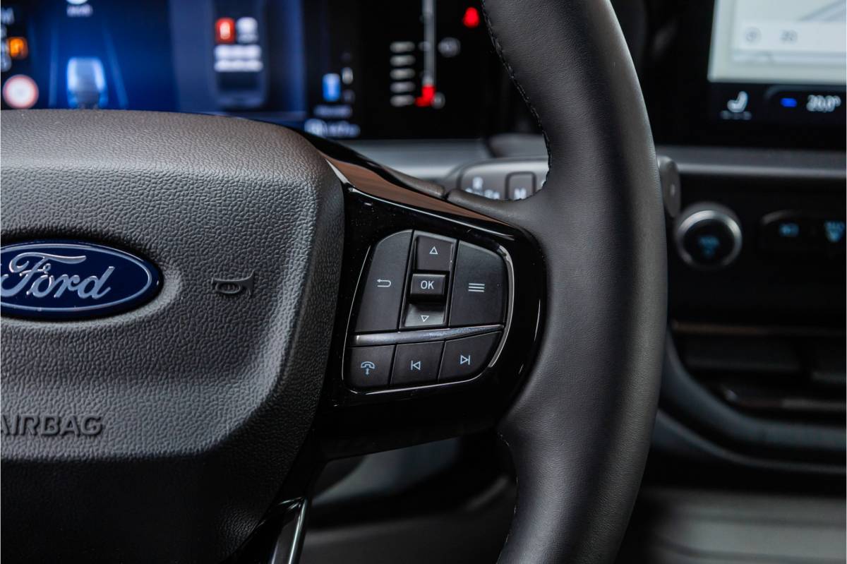 Ford Transit Custom Ford Transit Custom 300 2.0 TDCI L2H1 Limited DC | BPM VRIJ | Dubbel Cabine | Elec schuifdeuren | ACC | Blind Spot | 360 Camera | CarPlay | Navigatie | Stoelverwarming | 5-Zitter | BPM Vrij
