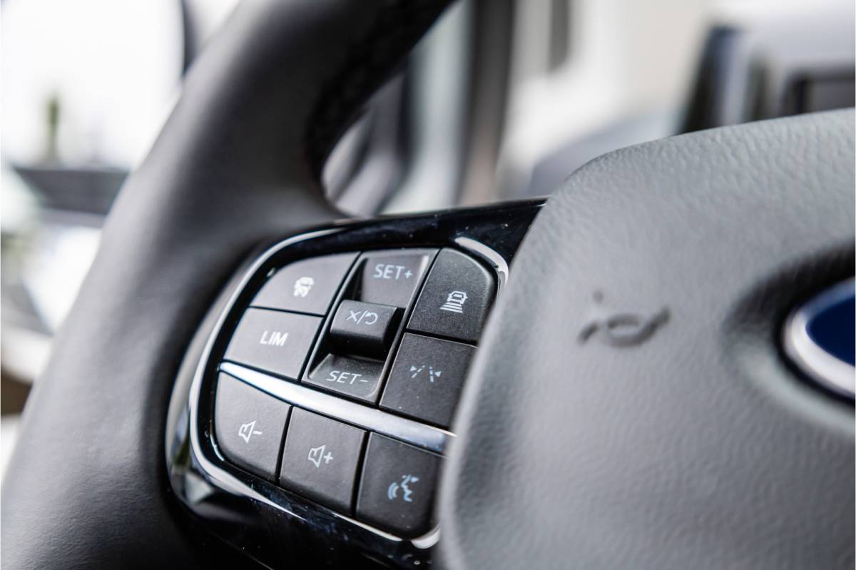Ford Transit Custom Ford Transit Custom 300 2.0 TDCI L2H1 Limited DC | BPM VRIJ | Dubbel Cabine | Elec schuifdeuren | ACC | Blind Spot | 360 Camera | CarPlay | Navigatie | Stoelverwarming | 5-Zitter | BPM Vrij