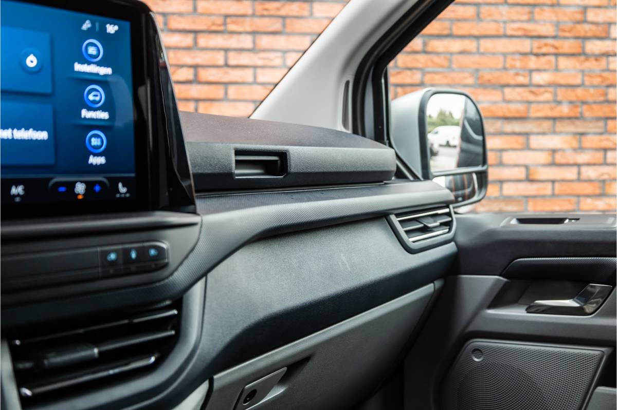 Ford Transit Custom Ford Transit Custom 300 2.0 TDCI L2H1 Limited DC | BPM VRIJ | Dubbel Cabine | Elec schuifdeuren | ACC | Blind Spot | 360 Camera | CarPlay | Navigatie | Stoelverwarming | 5-Zitter | BPM Vrij