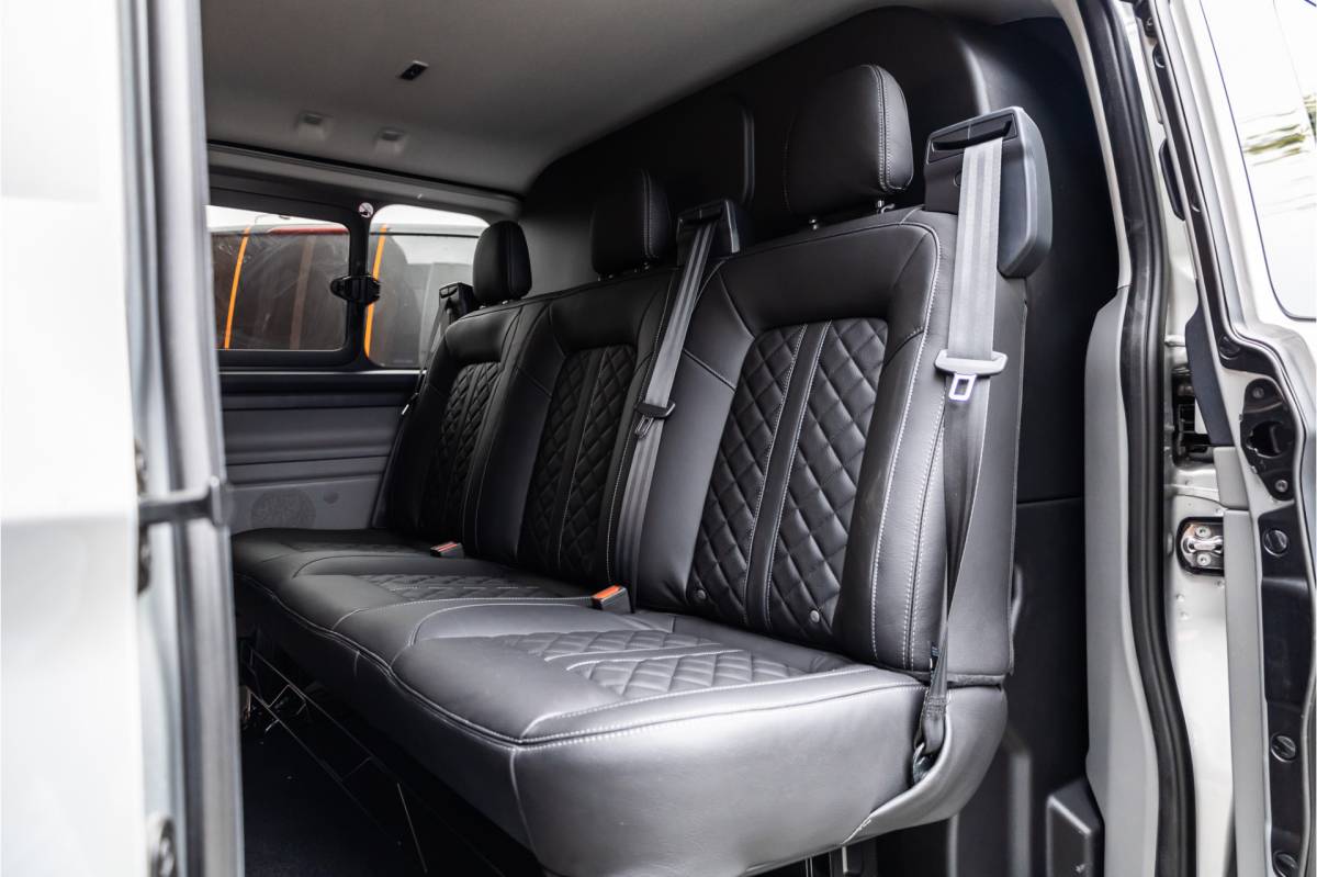 Ford Transit Custom Ford Transit Custom 300 2.0 TDCI L2H1 Limited DC | BPM VRIJ | Dubbel Cabine | Elec schuifdeuren | ACC | Blind Spot | 360 Camera | CarPlay | Navigatie | Stoelverwarming | 5-Zitter | BPM Vrij