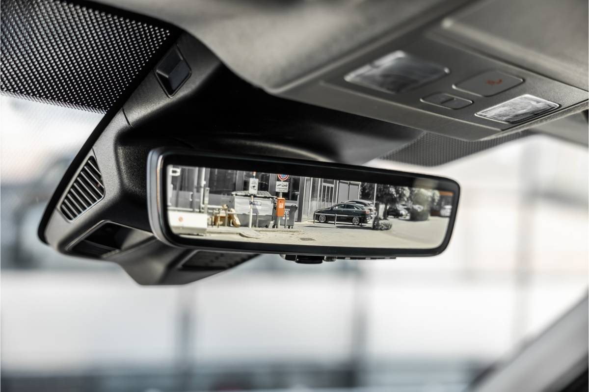 Ford Transit Custom Ford Transit Custom 300 2.0 TDCI L2H1 Limited DC | BPM VRIJ | Dubbel Cabine | Elec schuifdeuren | ACC | Blind Spot | 360 Camera | CarPlay | Navigatie | Stoelverwarming | 5-Zitter | BPM Vrij