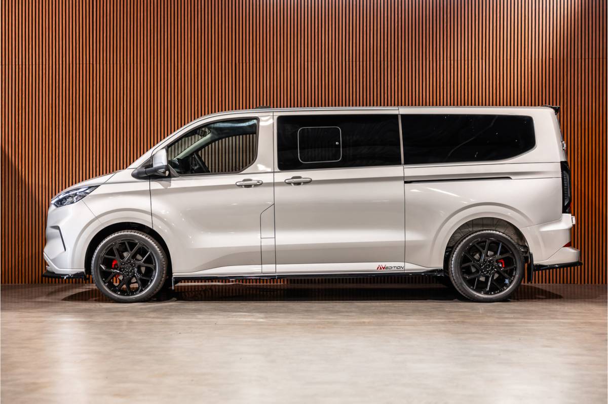 Ford Transit Custom Ford Transit Custom 300 2.0 TDCI L2H1 Limited DC | BPM VRIJ | Dubbel Cabine | Elec schuifdeuren | ACC | Blind Spot | 360 Camera | CarPlay | Navigatie | Stoelverwarming | 5-Zitter | BPM Vrij