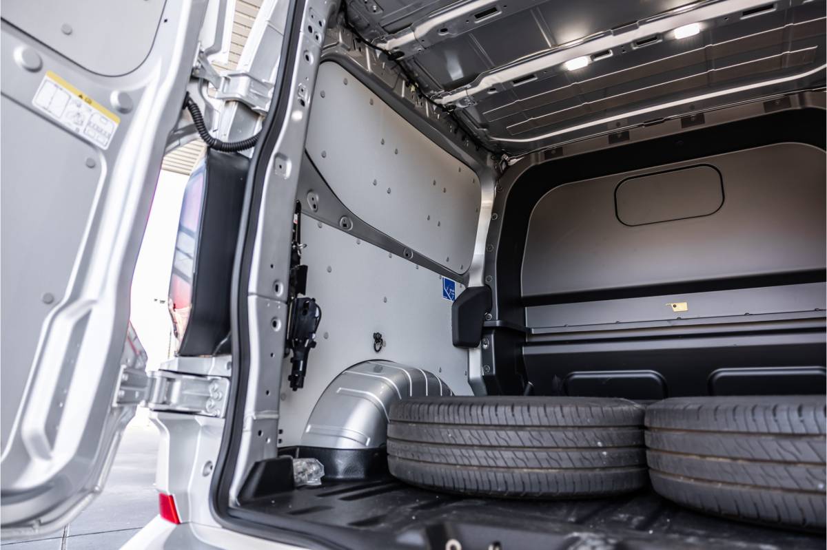 Ford Transit Custom Ford Transit Custom 300 2.0 TDCI L2H1 Limited DC | BPM VRIJ | Dubbel Cabine | Elec schuifdeuren | ACC | Blind Spot | 360 Camera | CarPlay | Navigatie | Stoelverwarming | 5-Zitter | BPM Vrij