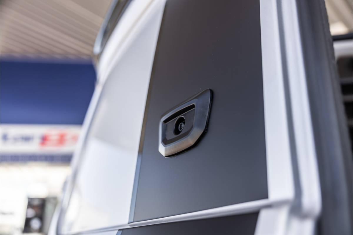 Ford Transit Custom Ford Transit Custom 300 2.0 TDCI L2H1 Limited DC | BPM VRIJ | Dubbel Cabine | Elec schuifdeuren | ACC | Blind Spot | 360 Camera | CarPlay | Navigatie | Stoelverwarming | 5-Zitter | BPM Vrij
