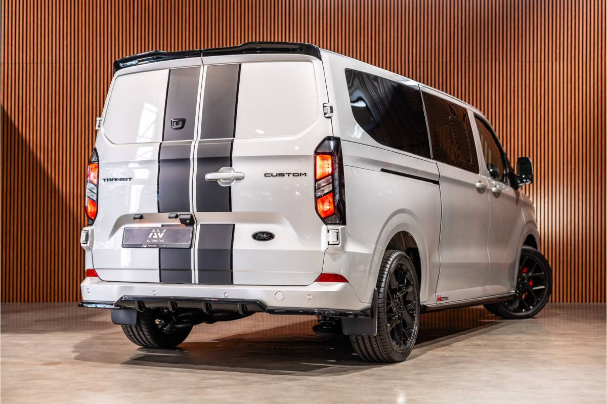 Ford Transit Custom Ford Transit Custom 300 2.0 TDCI L2H1 Limited DC | BPM VRIJ | Dubbel Cabine | Elec schuifdeuren | ACC | Blind Spot | 360 Camera | CarPlay | Navigatie | Stoelverwarming | 5-Zitter | BPM Vrij