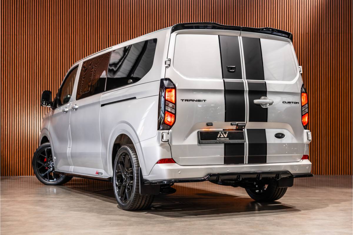 Ford Transit Custom Ford Transit Custom 300 2.0 TDCI L2H1 Limited DC | BPM VRIJ | Dubbel Cabine | Elec schuifdeuren | ACC | Blind Spot | 360 Camera | CarPlay | Navigatie | Stoelverwarming | 5-Zitter | BPM Vrij