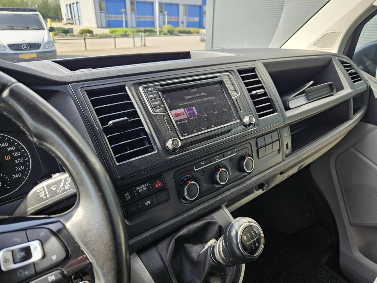 Volkswagen Transporter Volkswagen Transporter 2.0 TDI L2H1 DC LM Airco Cruise Euro6