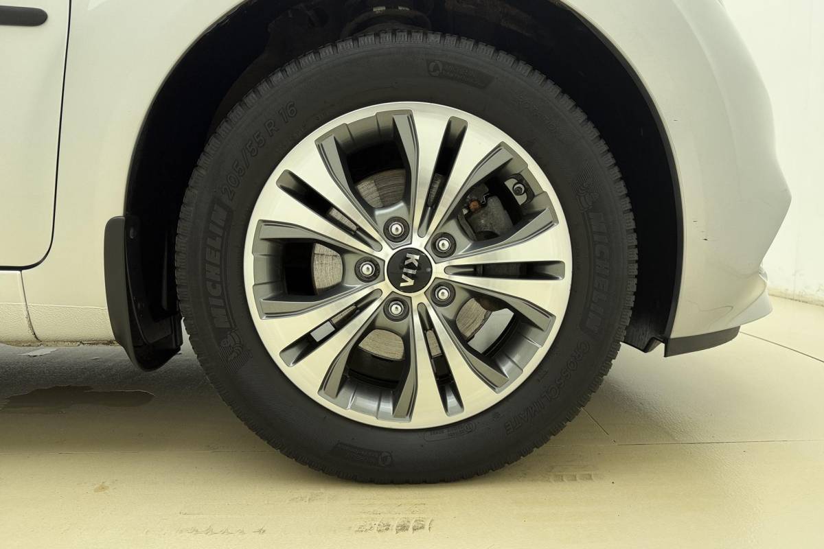 Kia Venga Kia Venga 1.4 CVVT DynamicPLusLine | Trekhaak | Navigatie | camera | Weinig kilometers | Hoge instap | Parkeersensoren | Lichtmetalen velgen