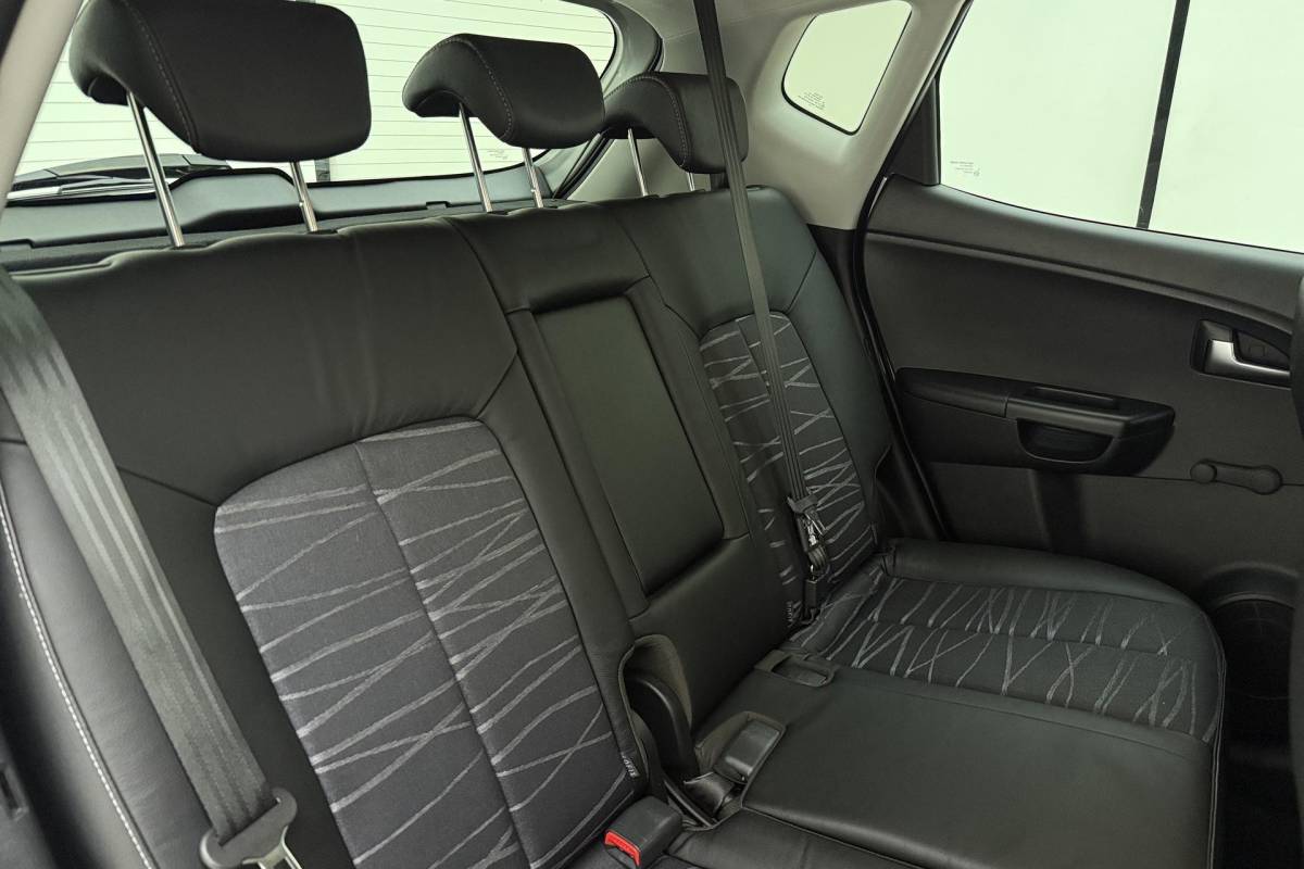 Kia Venga Kia Venga 1.4 CVVT DynamicPLusLine | Trekhaak | Navigatie | camera | Weinig kilometers | Hoge instap | Parkeersensoren | Lichtmetalen velgen