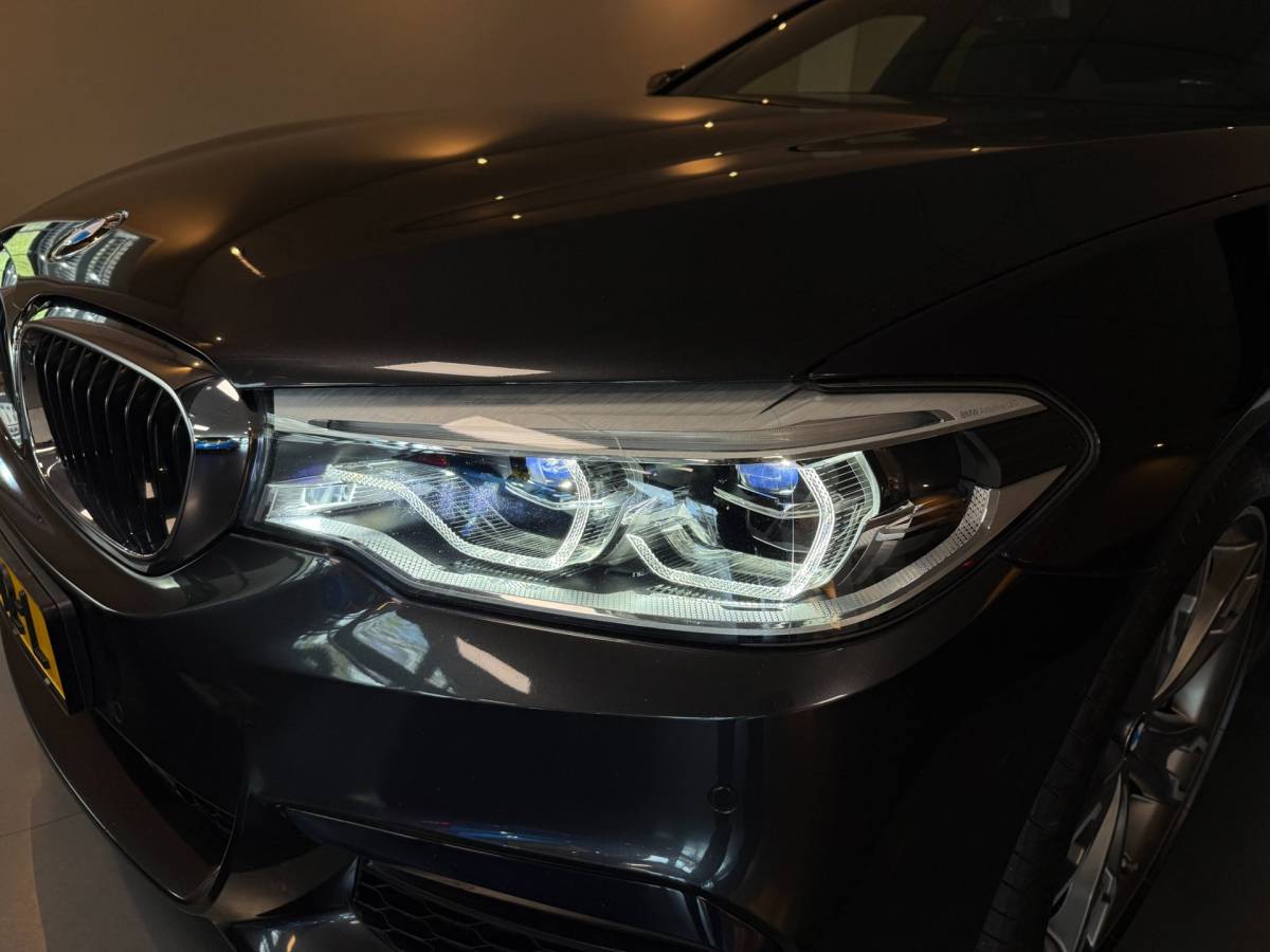 BMW 5 Serie BMW 5-serie Touring 530i High Executive *M-Pakket* 252PK! Carplay|360 Camera|Memory|Stoelventilatie|NAP