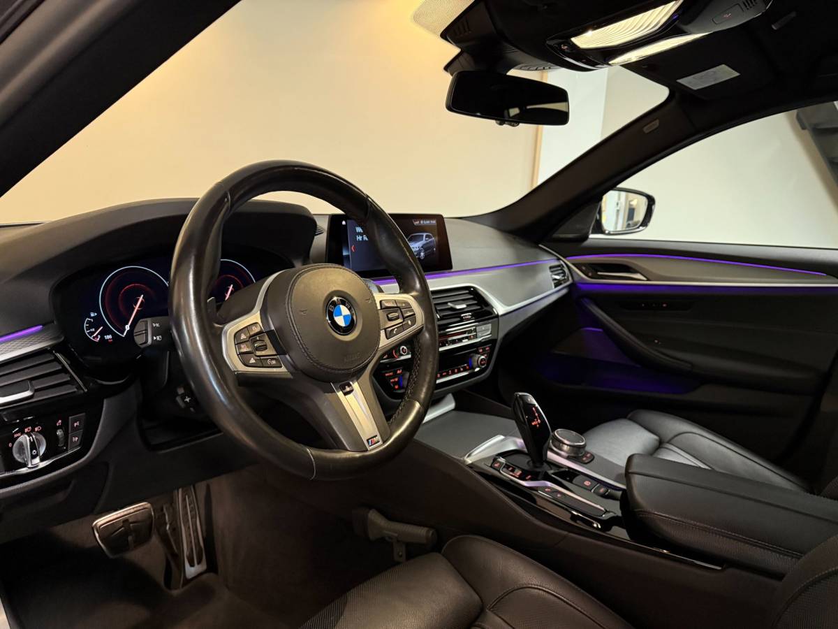 BMW 5 Serie BMW 5-serie Touring 530i High Executive *M-Pakket* 252PK! Carplay|360 Camera|Memory|Stoelventilatie|NAP