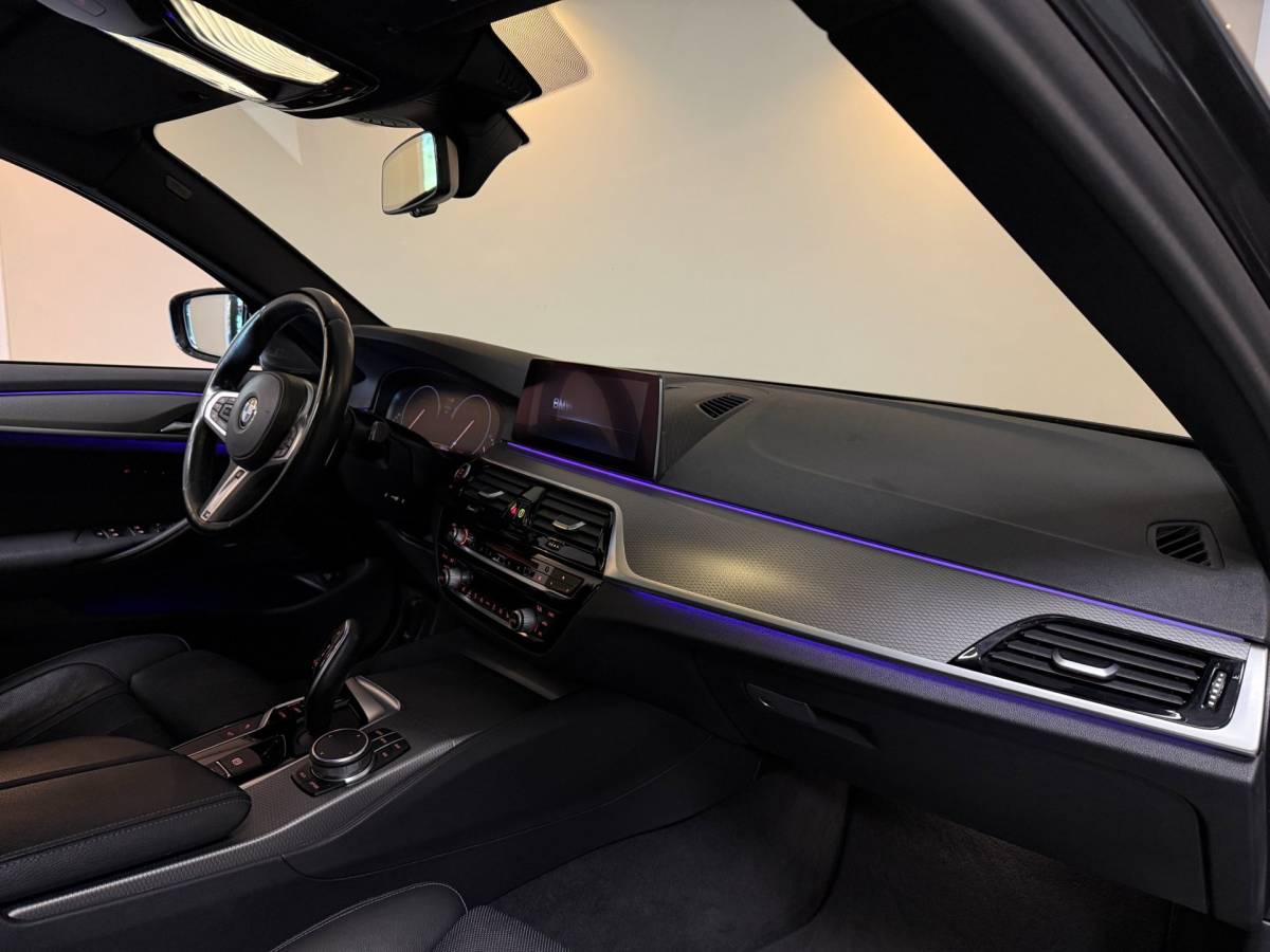 BMW 5 Serie BMW 5-serie Touring 530i High Executive *M-Pakket* 252PK! Carplay|360 Camera|Memory|Stoelventilatie|NAP