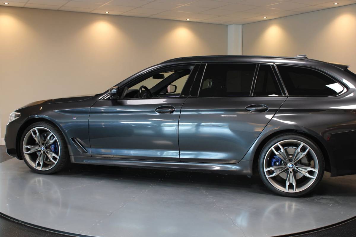 BMW 5 Serie BMW 5-serie Touring 530i High Executive *M-Pakket* 252PK! Carplay|360 Camera|Memory|Stoelventilatie|NAP